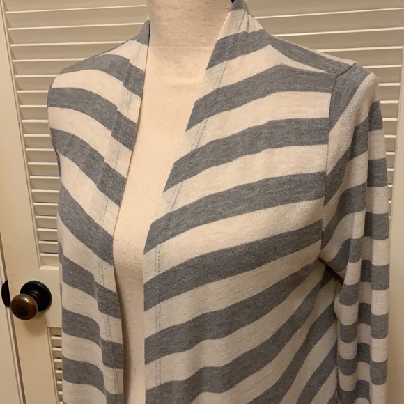 Rue21 Open Front Cardigan in Grey and White Stripes - Picture 3 of 9
